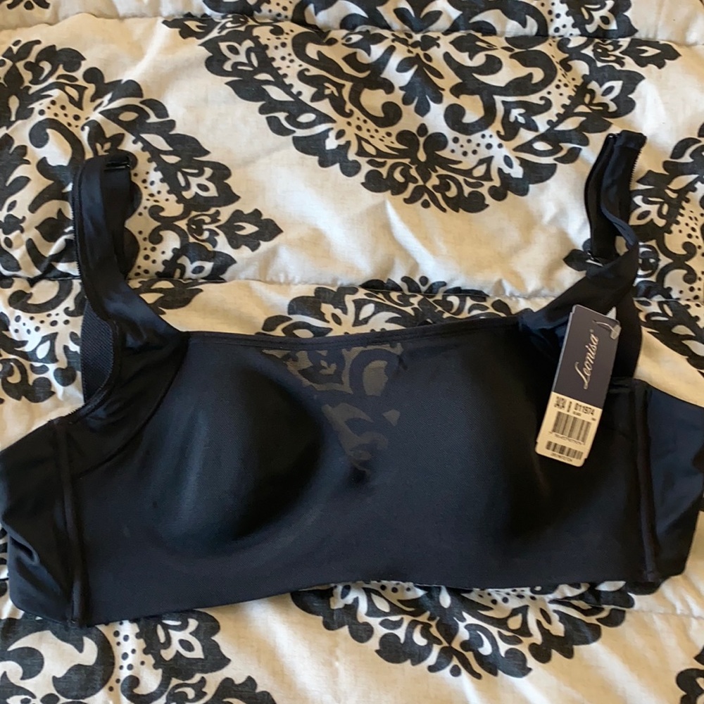 Mesh front contouring bra